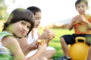 children snacking